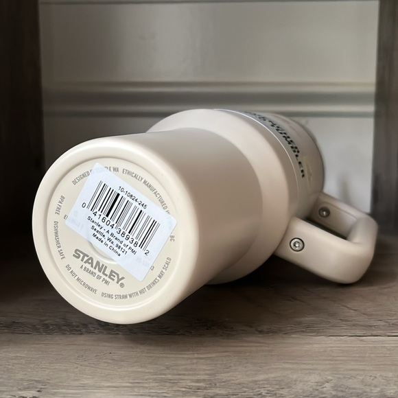 Stanley Quencher H2.0 Flowstate Tumbler 40oz Best Beige - Picture 6 of 6